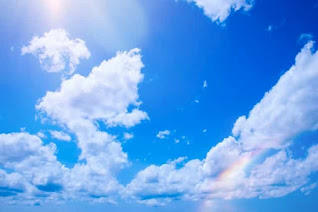 虹の架かった青空